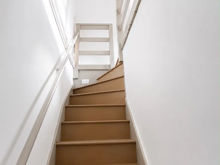232 W 2nd St — Photo 14