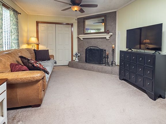 4th image of 712 McAuley Cir