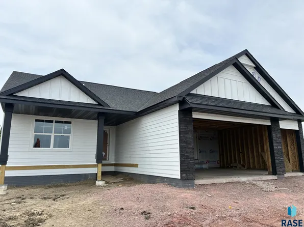 5625 E Ashwood Cir, Sioux Falls, SD 57108