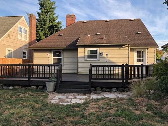 beautiful private back deck and yard