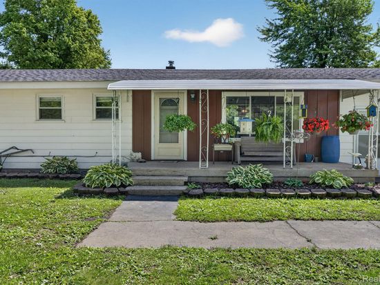 5233 Torrey Rd, Flint, MI 48507