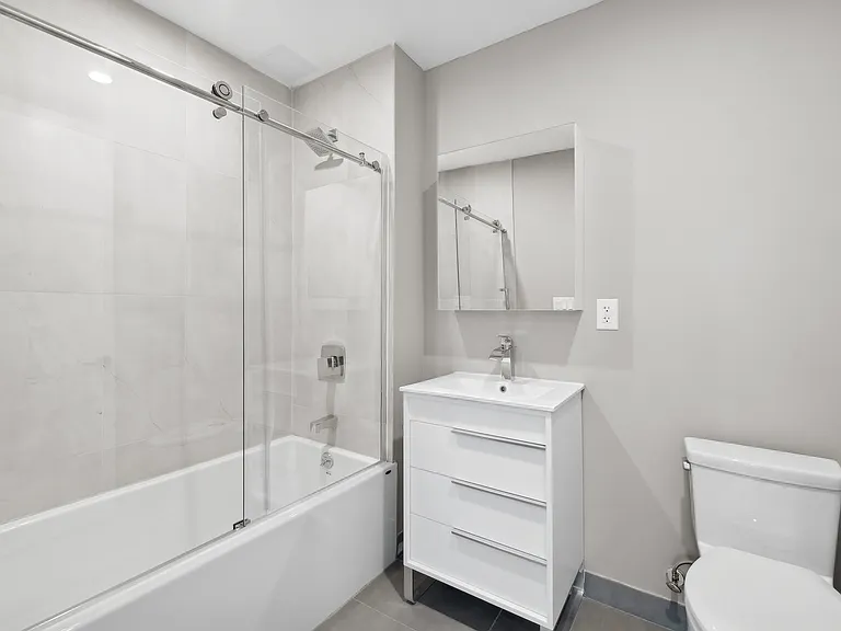 1020 Rogers Ave #4L — Photo 5