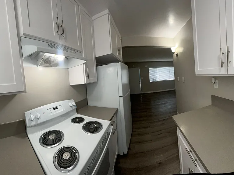 0028 Berro Family Building — Photo 11