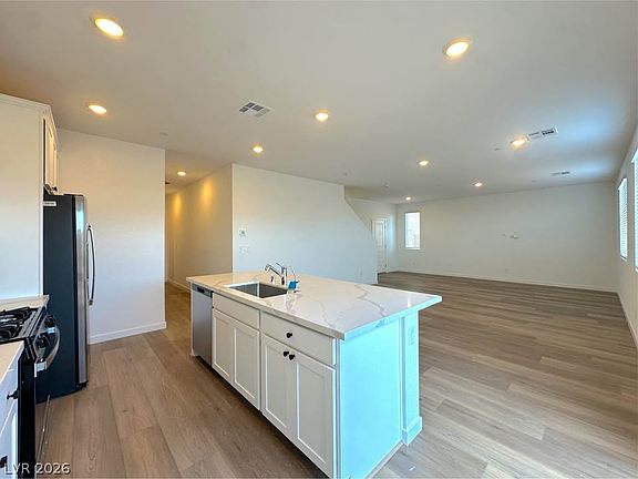 5th image of 521 Daphne Terrace St