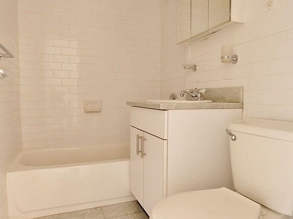 5th image of 165 E 35th St APT 10A