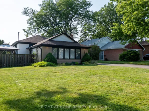 1262 De Quincy Cres, Burlington, ON L7P 1E4