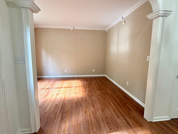 4th image of 2620 Oleander Dr