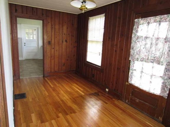 4th image of 1011 Rainey St