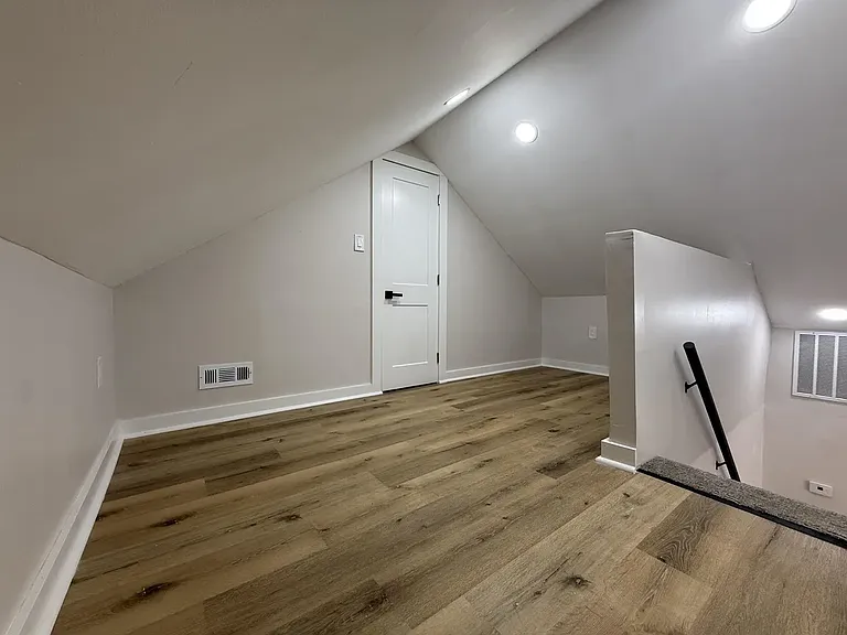 2403 Belden St — Photo 18