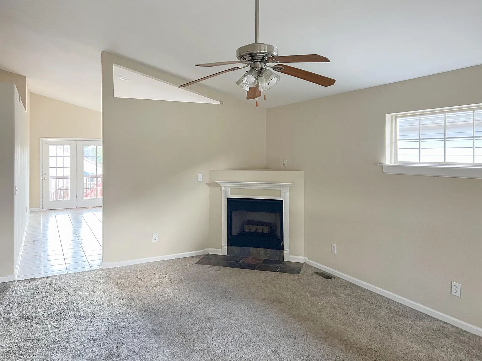3 bed, 2.0 bath, 1424 sqft, $1,850 — Photo 2