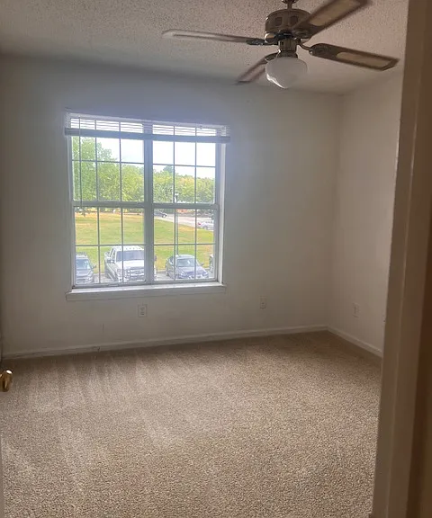 719A S Parker Dr — Photo 2