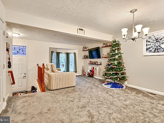 4th image of 233 Woodland Green Way