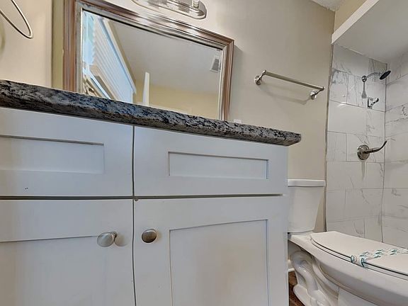 4th image of 91 Hillcrest Ave SE #1