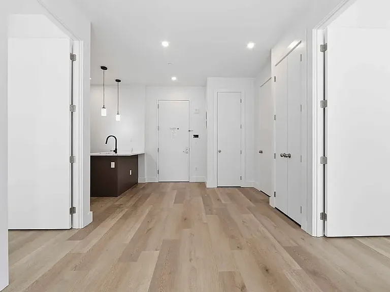 89-25 162nd St #1507 — Photo 13