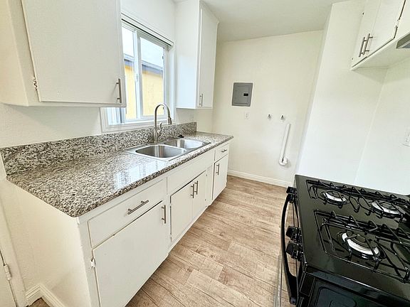 4th image of 703 N Mavis St #702-0