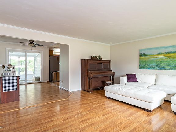 5th image of 4225 Tiffany Ave