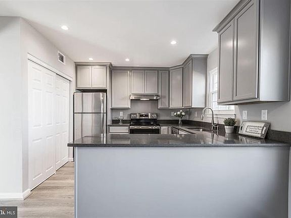 4th image of 4646 Woodway Pl