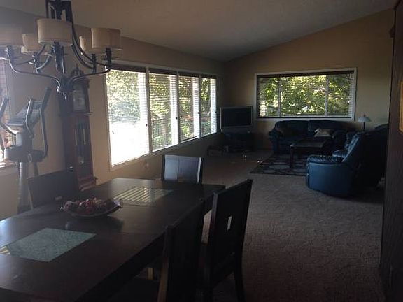 3rd image of 726 Loma Linda Dr