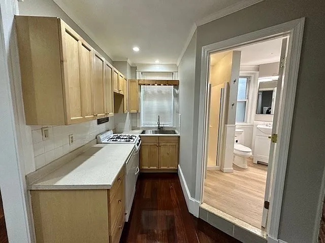 1 bed, 1.0 bath, 550 sqft, $2,100 — Photo 2