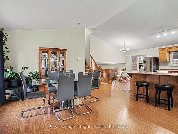 4th image of 420 Simon St