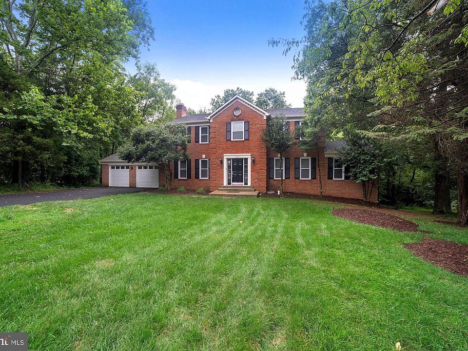 1st image of 935 Holly Creek Dr