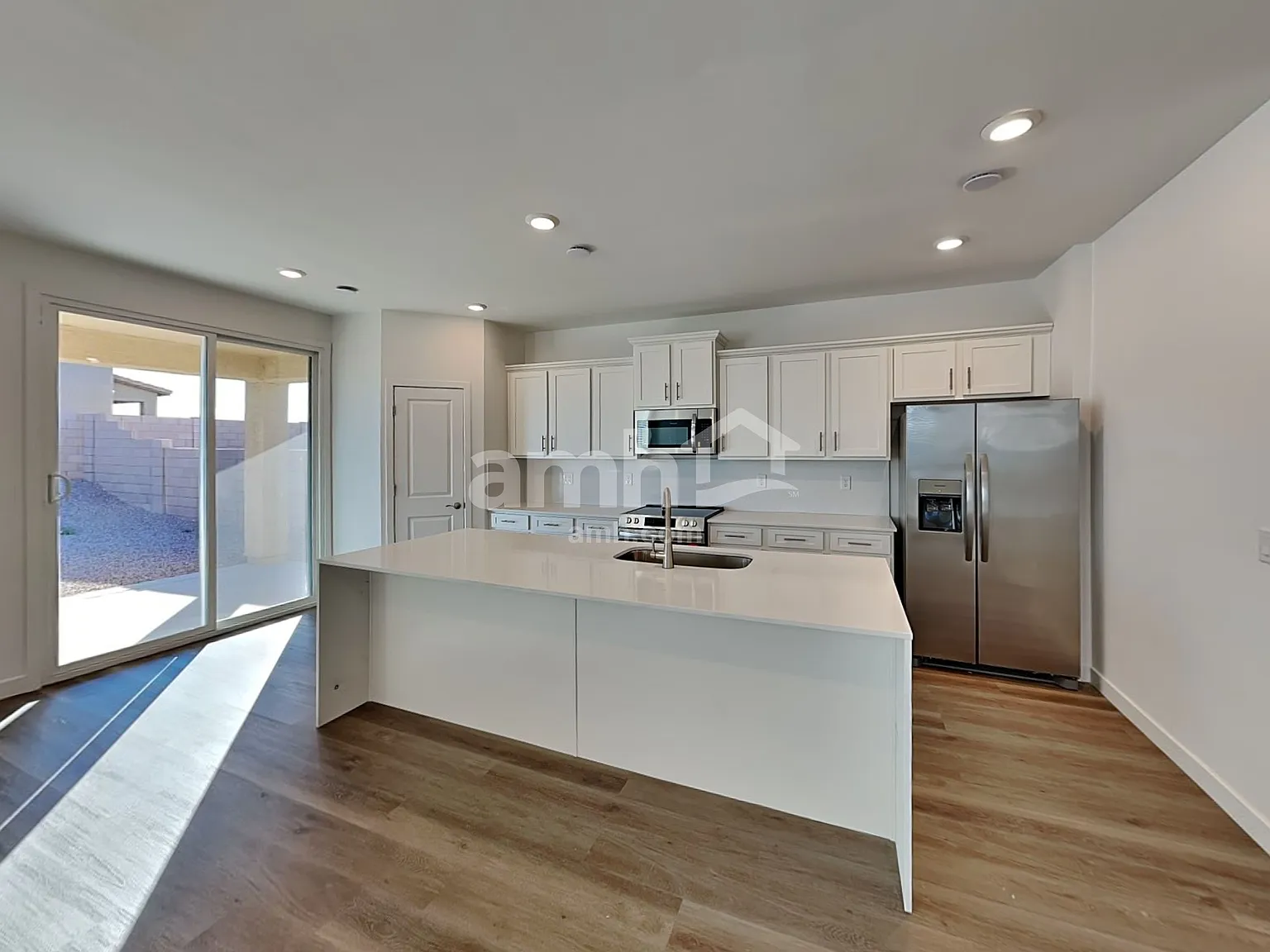 4 bed, 2.5 bath, 2015 sqft, $2,260 — Photo 4