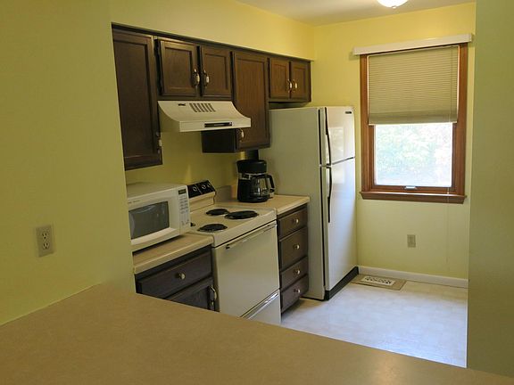 Kitchen Area Left Side.