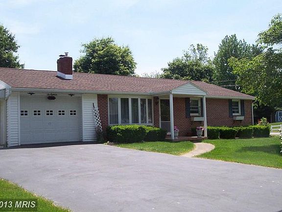 2nd image of 218 Pine Dr