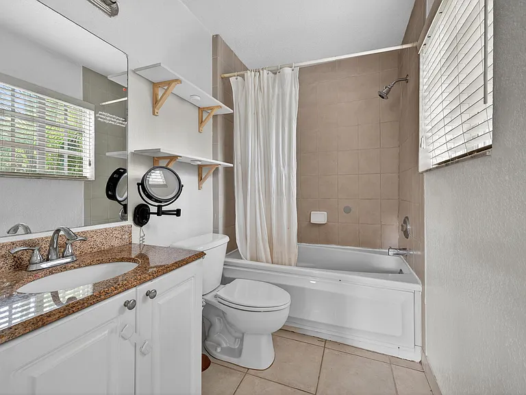 4902 Washington St #4 — Photo 14