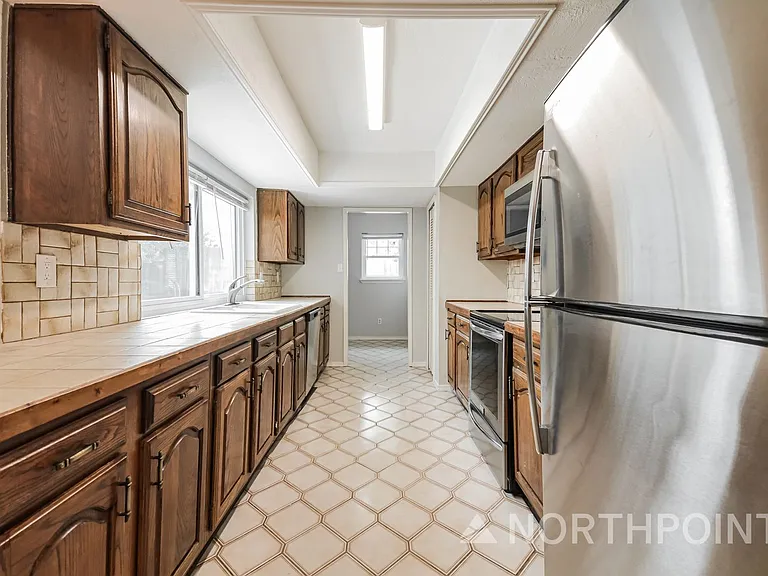 3464 Livingston Ln — Photo 6