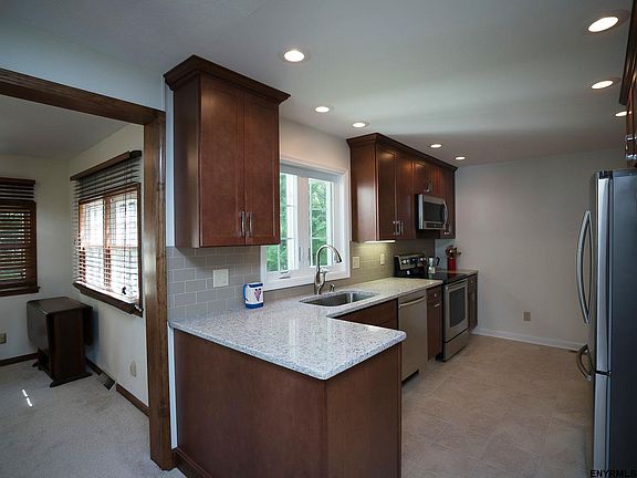 5th image of 29 Herber Ave