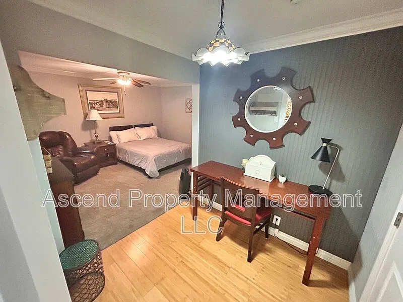 Studio, 1.0 bath, $975 — Photo 1