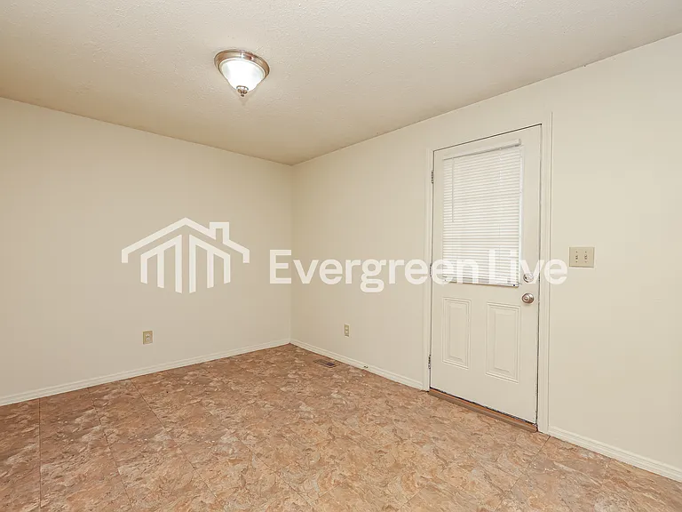 6240 Greenfield Way — Photo 13