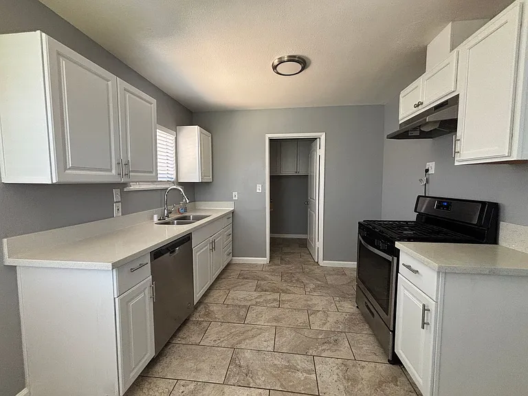 44303 Beech Ave — Photo 9