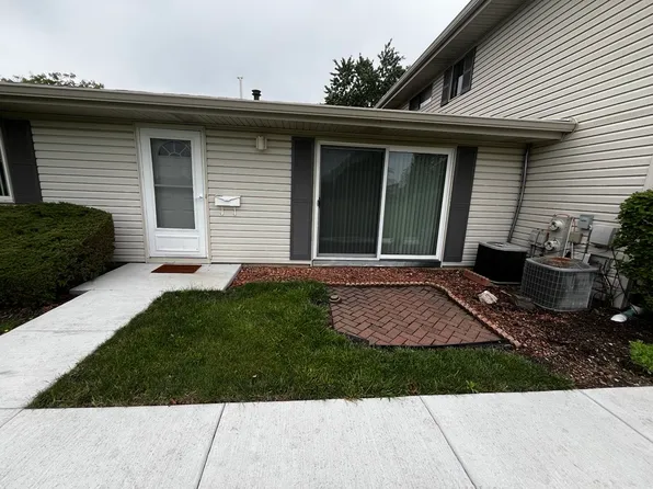 212 Kendrick Ct #212, Schaumburg, IL 60194