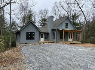 343 Camp Cove Rd, Zirconia, NC 28790