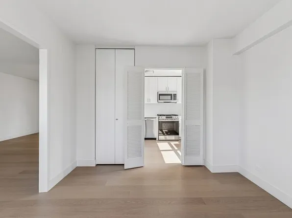 1520 York Avenue image 6 of 19