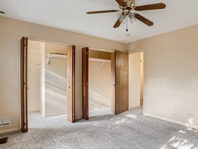 2065 Evergreen Ln — Photo 8