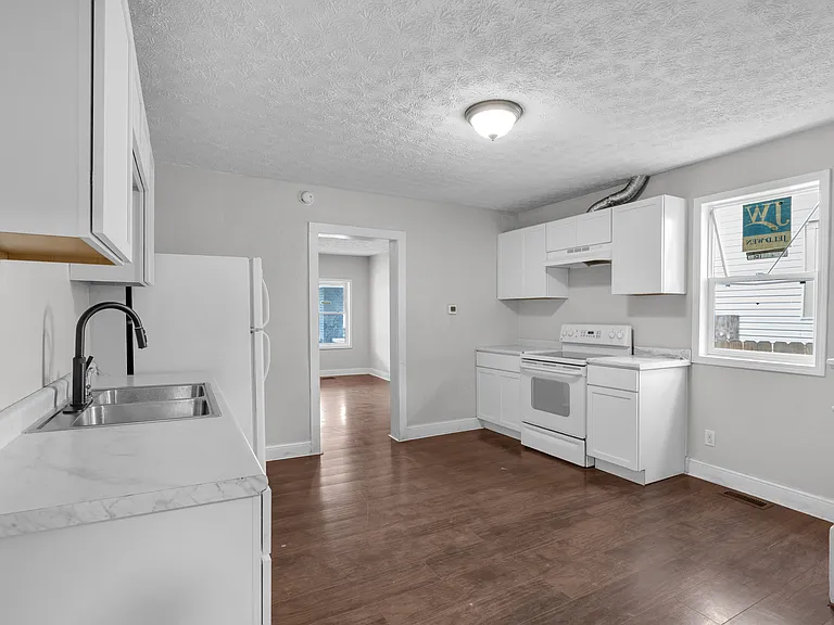 411 N Oakland Ave — Photo 7
