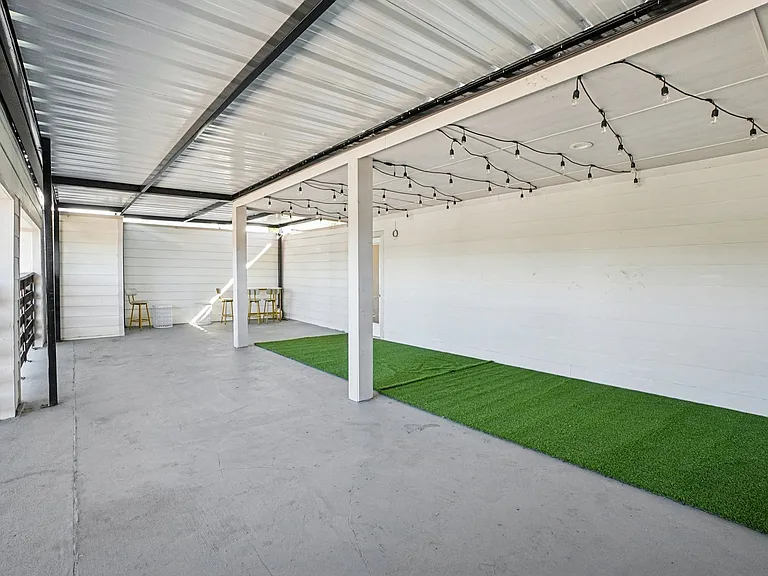 422 N Marlborough Ave — Photo 59