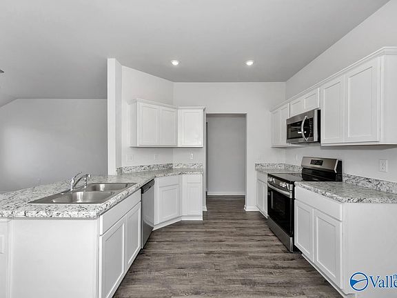 3rd image of 4021 Ryan Dr SW