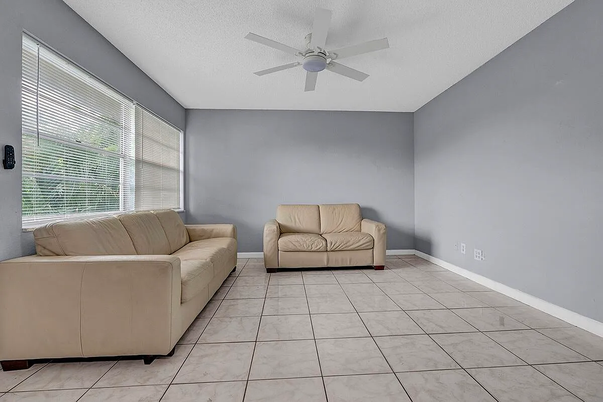 2 bed, 1.0 bath, 710 sqft, $2,000 — Photo 3
