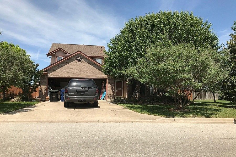 2nd image of 435 Little Lake Rd