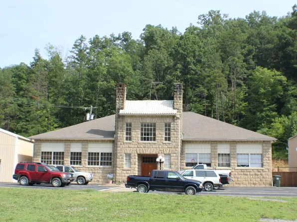 291 August Cir, Lowmansville, KY