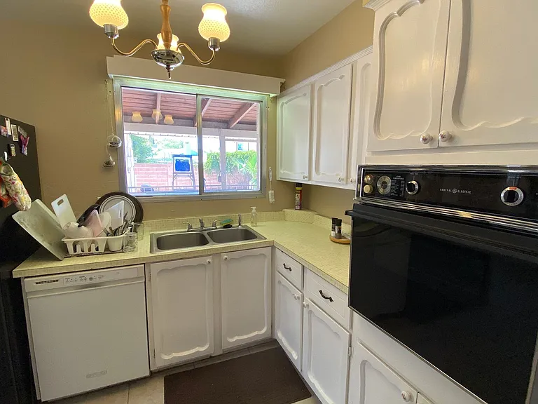 1043 E Loma Vista Dr — Photo 7