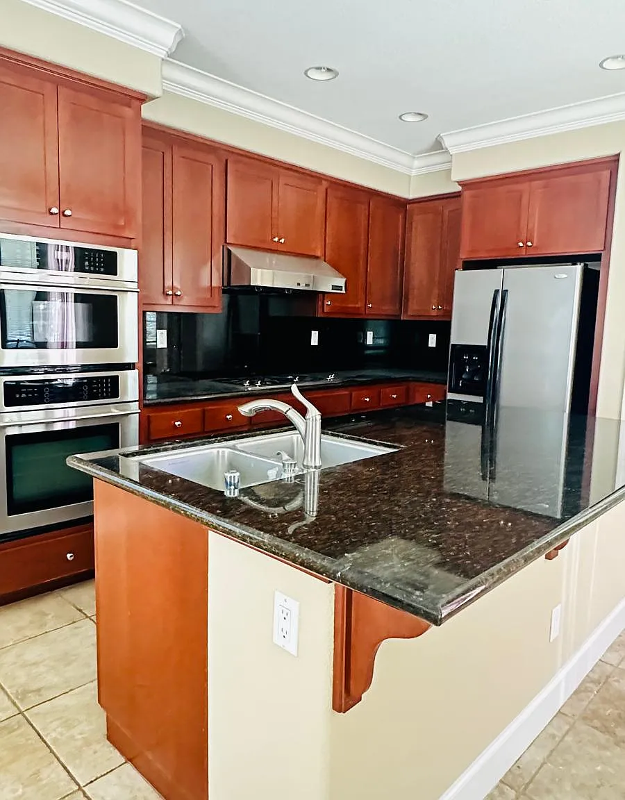3 bed, 2.5 bath, 1992 sqft, $4,650 — Photo 2