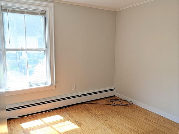 5th image of 105 Central St Floor 1