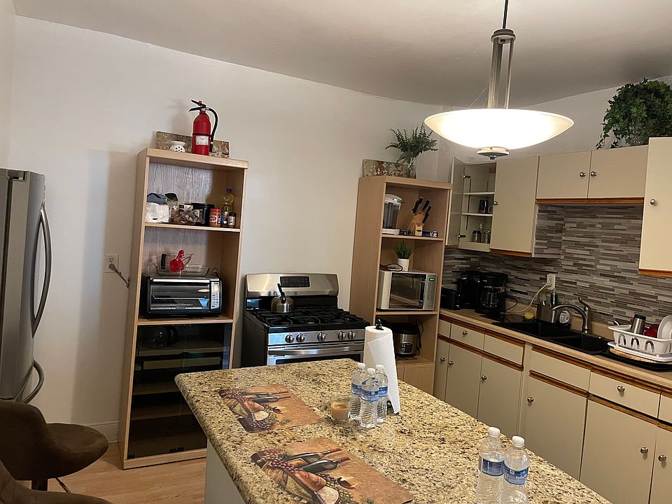 1st image of 1109 Ross Ave Floor 1