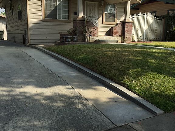 Front house/ driveway