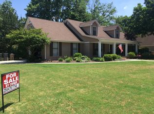 2402 Huntington Ln SE, Decatur, AL 35601